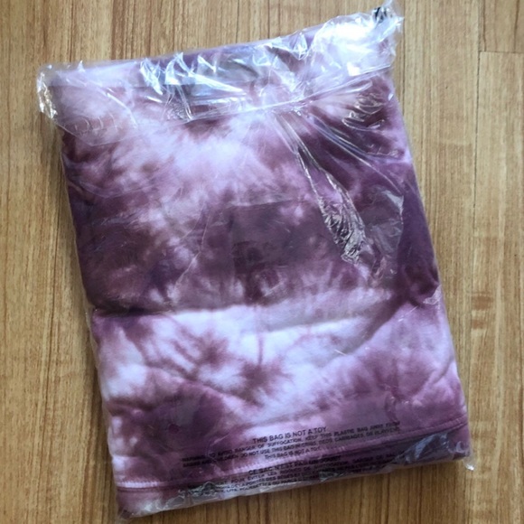 NWT SEALED PINK Varsity Tie Dye Long Sleeve Pullover Tee Large - Picture 8 of 8
